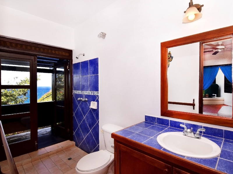 St. Lucia Real Estate Cliffside Oceanview Estate Tiled bathroom